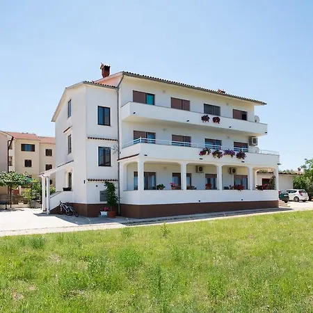 Apartments Zdenka Rovinjsko Selo Exterior photo