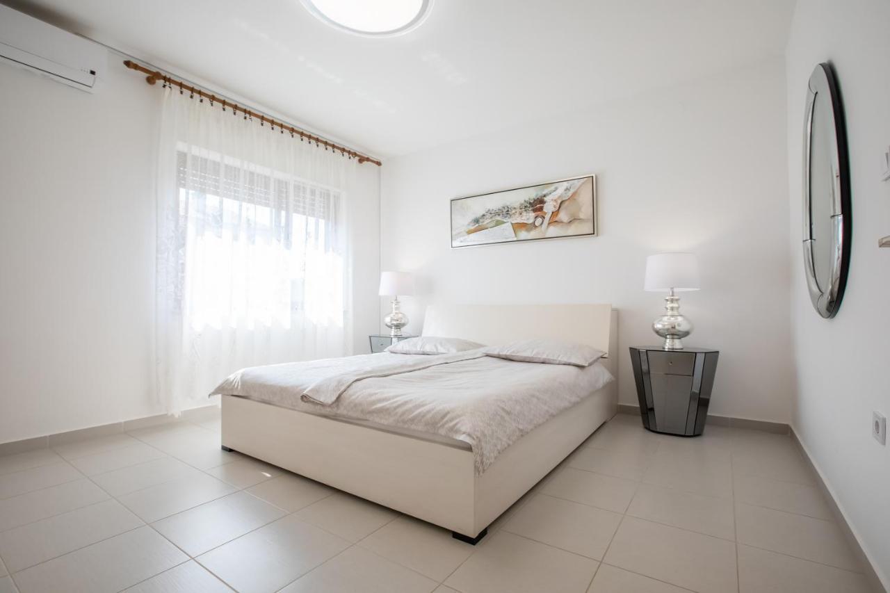 Zdenka Apartment *